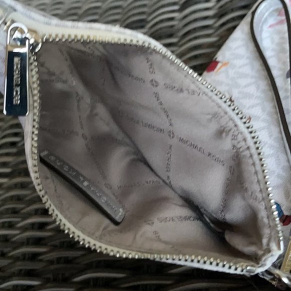 Michael Kors Jet Set Girls Wristlet Trio - Picture 11 of 15